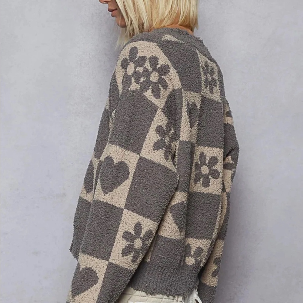 NIP POL ghost grey / beige v neck heart & floral checkered chenille Sweater L - Picture 3 of 5